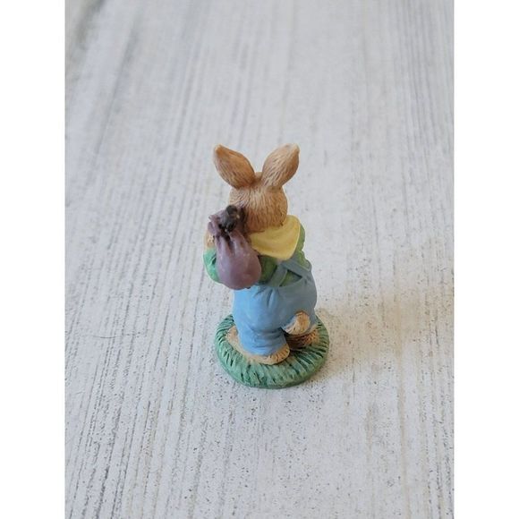 Rabbit traveler Bunny Easter Village accessory mini figure - Picture 3 of 4
